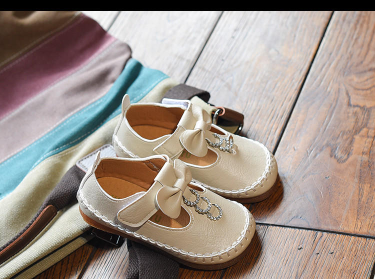 Pantofi moderni pentru copii cu elemente metalice si panglica