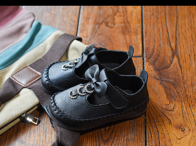 Pantofi moderni pentru copii cu elemente metalice si panglica