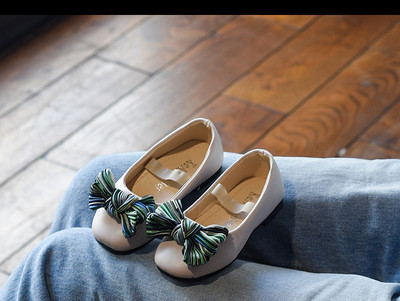 Három színű szalagos alkalmi gyerekszandál