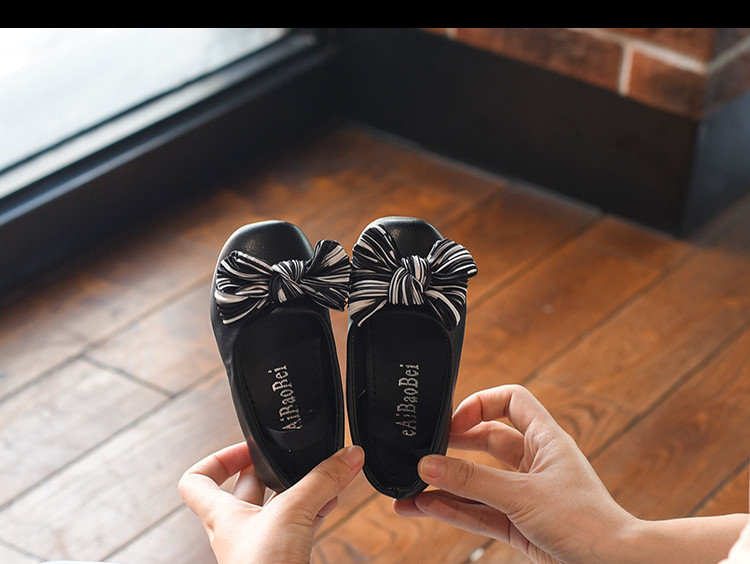 Három színű szalagos alkalmi gyerekszandál