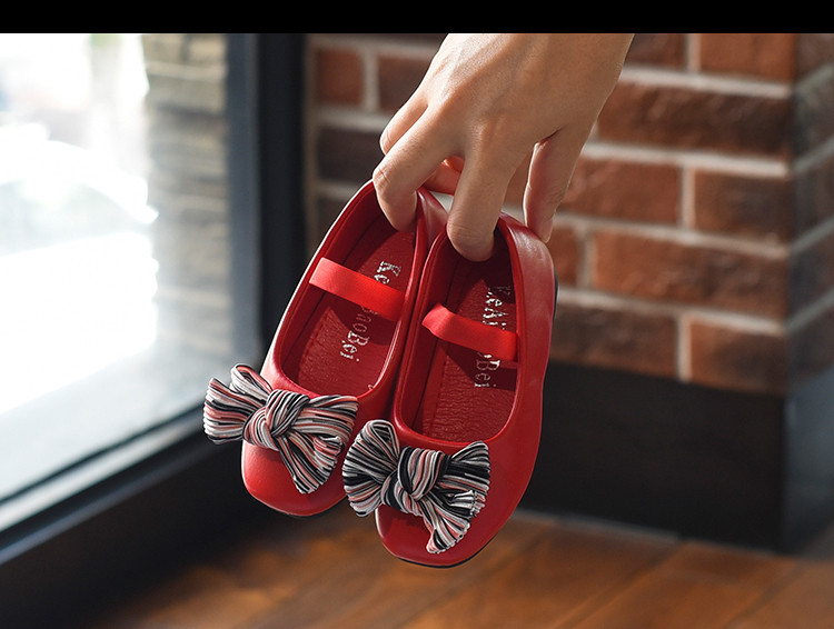 Három színű szalagos alkalmi gyerekszandál