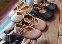 Modern gyerekszandál három színben