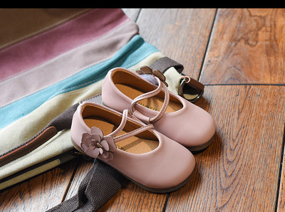 Modern gyerekszandál három színben