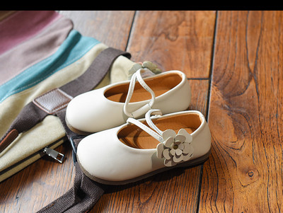 Modern gyerekszandál három színben