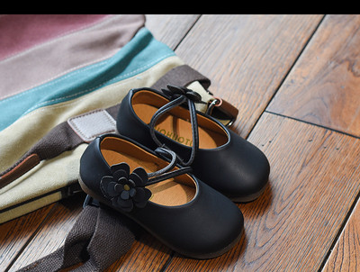 Modern gyerekszandál három színben