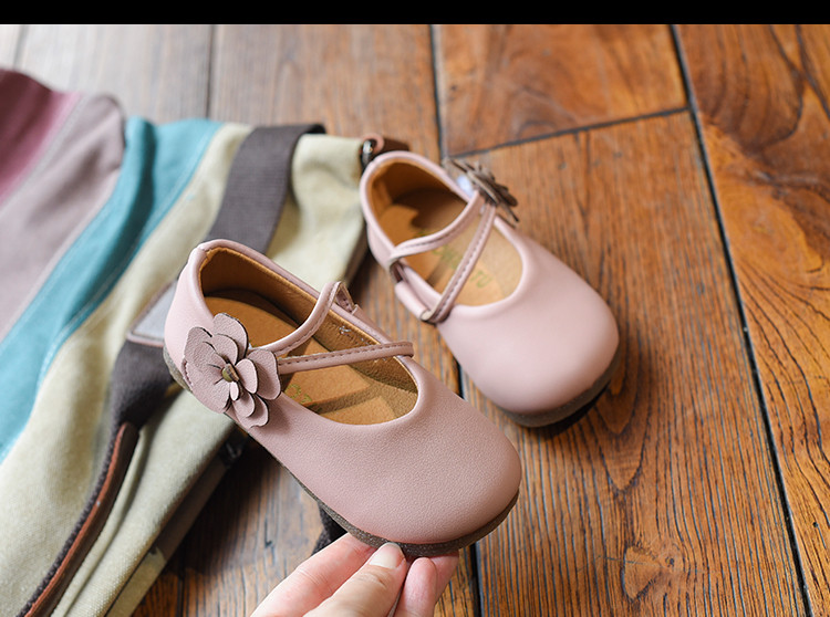 Modern gyerekszandál három színben