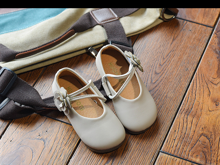 Modern gyerekszandál három színben