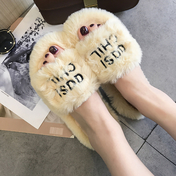 Пухени дамски чехли с надпис в няколко цвята 