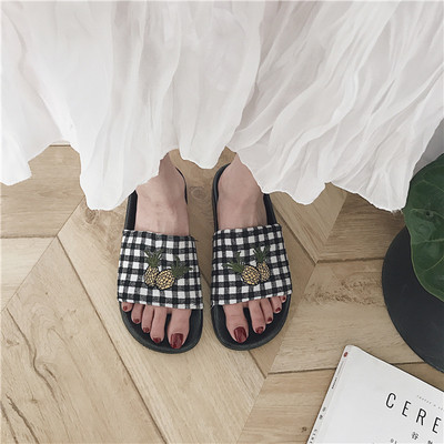 Карирани дамски чехли с бродерия в два цвята