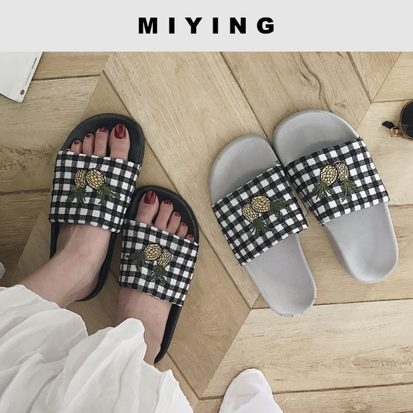 Карирани дамски чехли с бродерия в два цвята