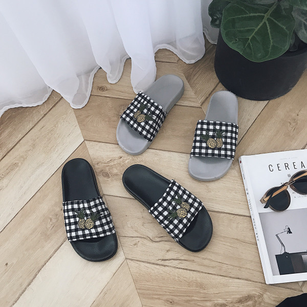 Карирани дамски чехли с бродерия в два цвята