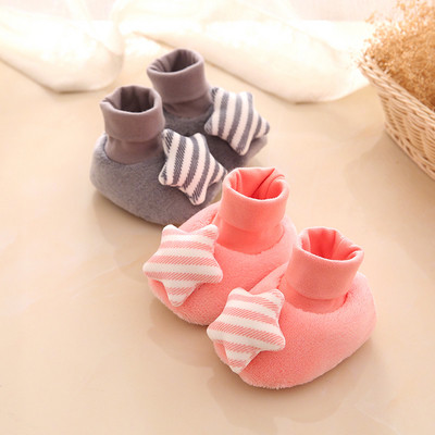 Бебешки обувки с 3D елемент звезда е два цвята