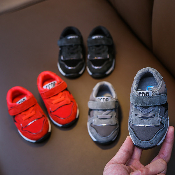 Бебешки обувки с светеща подметка в сив,черен и червен цвят