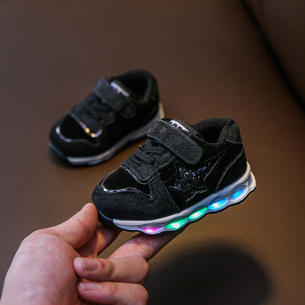 Бебешки обувки с светеща подметка в сив,черен и червен цвят