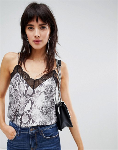 Модерен дамски потник с дантела в леопардов десен в два цвята