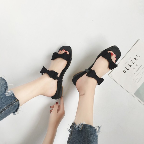 Нежни дамски чехли с панделки в два цвята