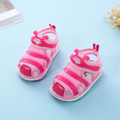 Бебешки сандали в три цвята с лепенки и надпис