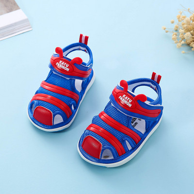 Бебешки сандали в три цвята с лепенки и надпис