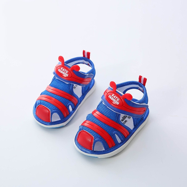 Бебешки сандали в три цвята с лепенки и надпис