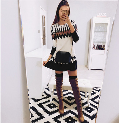 Стилна дамска рокля разкроен модел с дълъг ръкав 