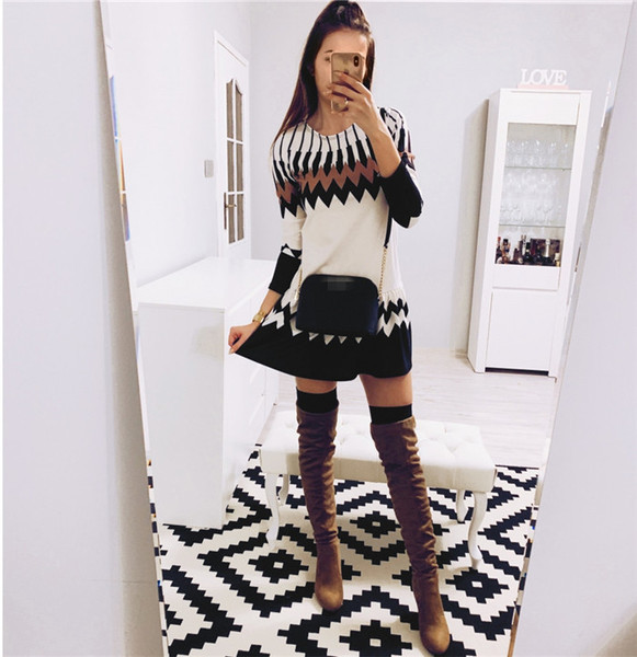 Стилна дамска рокля разкроен модел с дълъг ръкав 