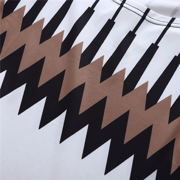 Стилна дамска рокля разкроен модел с дълъг ръкав 