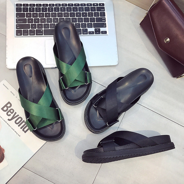 Дамски модерни чехли в зелен и черен цвят