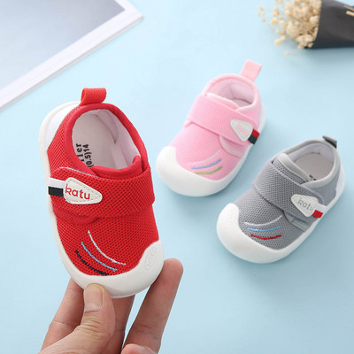 Бебешки обувки с лепенка в червен,сив и розов цвят