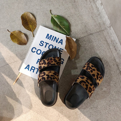 Дамски актуални чехли с леопардов десен