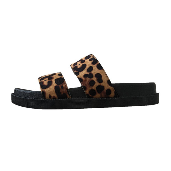 Дамски актуални чехли с леопардов десен