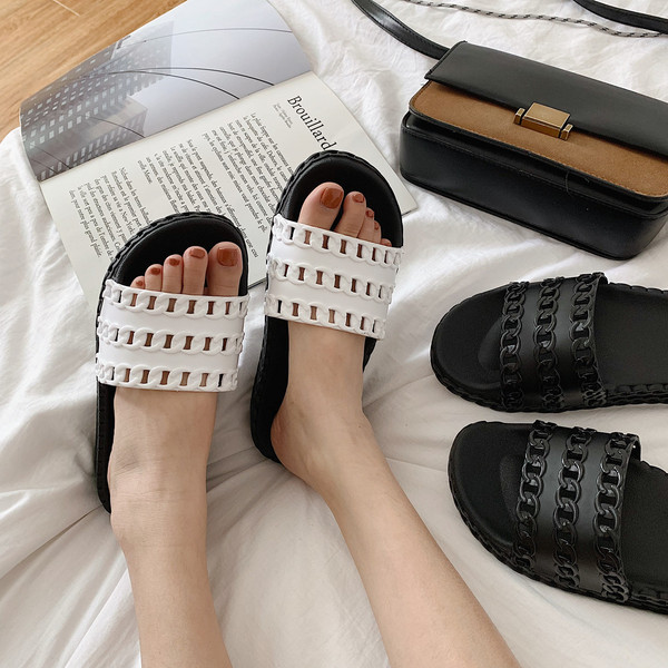 Дамски чехли с равна подметка в черен, бял и розов цвят