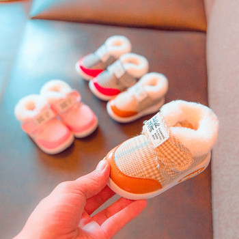 Бебешки обувки с надпис и лепенка в три цвята