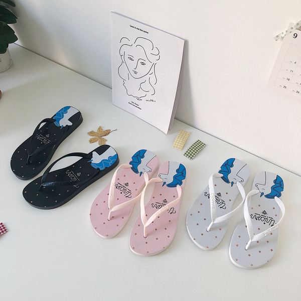 Дамски ежедневни чехли с апликация и надпис в няколко цвята