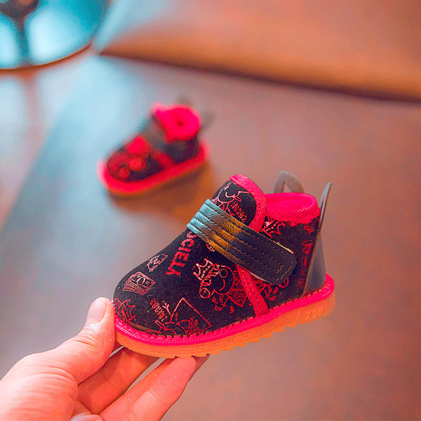 Бебешки обувки за момичета в два цвата