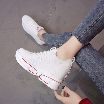 НОВ модел дишащи дамски маратонки в черен и бял цвят