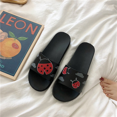 Дамски чехли с апликация в черен и бял цвят