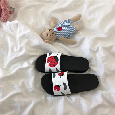 Дамски чехли с апликация в черен и бял цвят