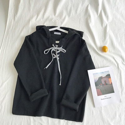 Модерен дамски суичър с връзки и качулка в три цвята