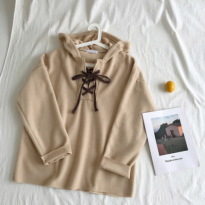 Модерен дамски суичър с връзки и качулка в три цвята