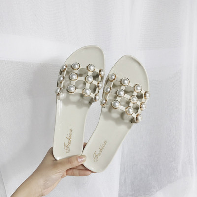 Модерни дамски чехли с перли в черен и бял цвят