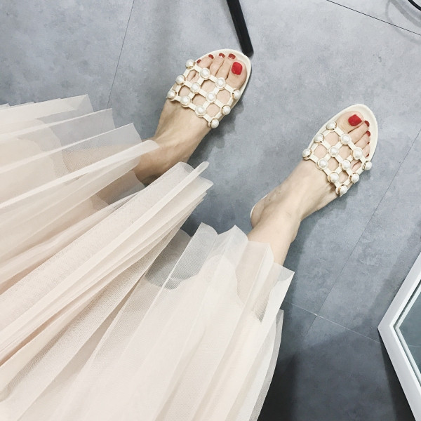 Модерни дамски чехли с перли в черен и бял цвят