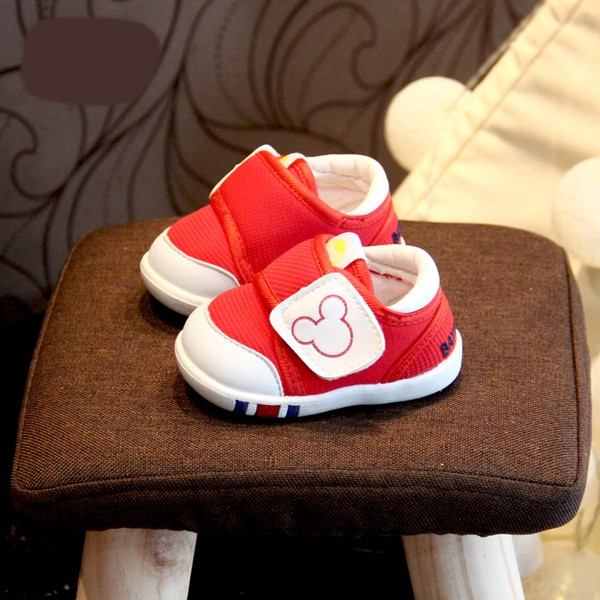 Бебешки обувки с три лепенки в три цвята