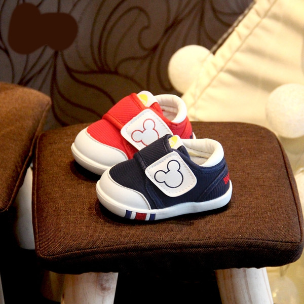 Бебешки обувки с три лепенки в три цвята