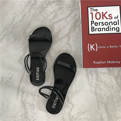 Papuci de dama delicati cu finisaj lucios in trei culori