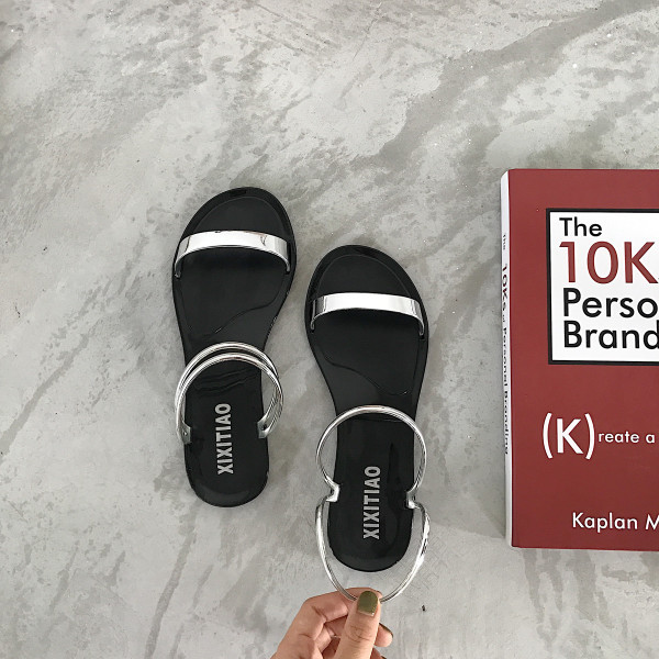 Нежни дамски чехли с лъскаво покритие в три цвята