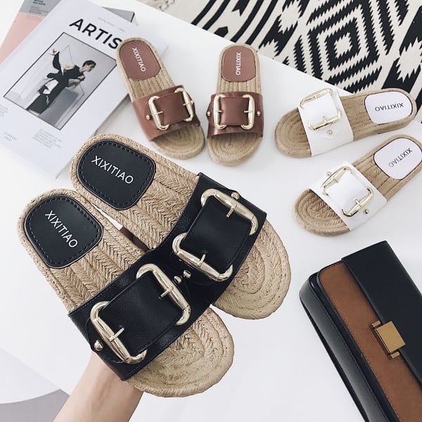 Дамски ежедневни чехли с метална катарама в три цвят