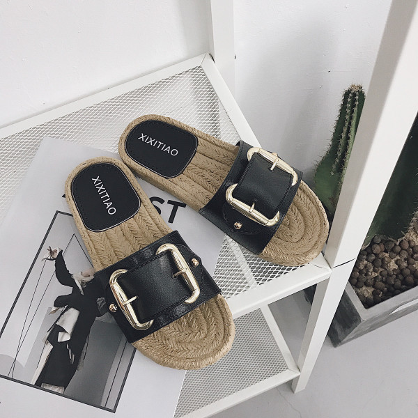 Дамски ежедневни чехли с метална катарама в три цвят