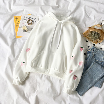 Модерен дамски суичър с бродерия по ръкавите