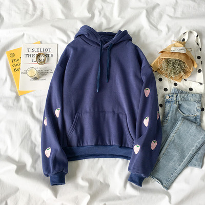 Модерен дамски суичър с бродерия по ръкавите