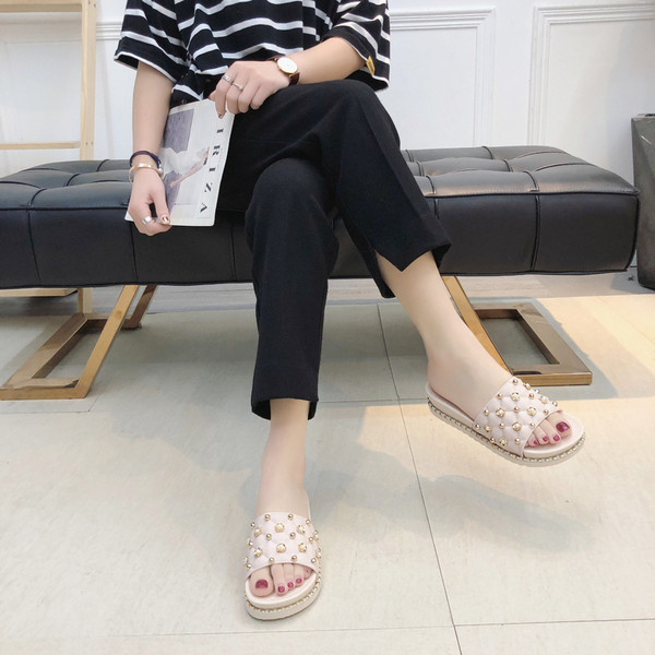 Дамски модерни чехли с декорация в няколко цвята